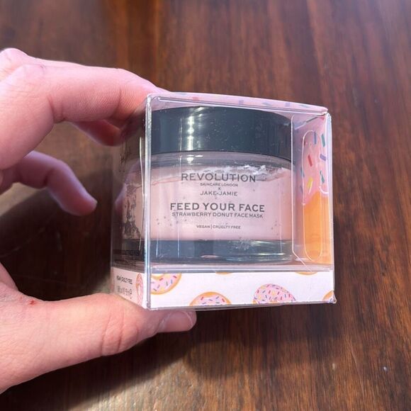 Revolution Skincare Facial Mask + Makeup Remover + Primer Spray + Glow Mist - Picture 4 of 9